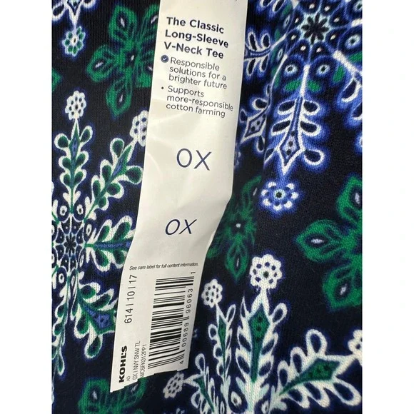 Kohl's Women's Long Sleeve V Neck Tee Snowflake Print Classic‎ Fit Size OX NWT - Picture 4 of 6
